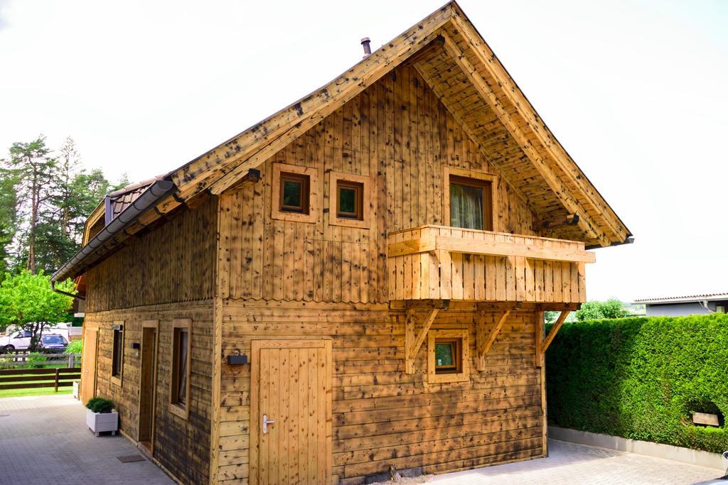 Apart Of Me Ferienhaus Faaker See Villach Exterior foto